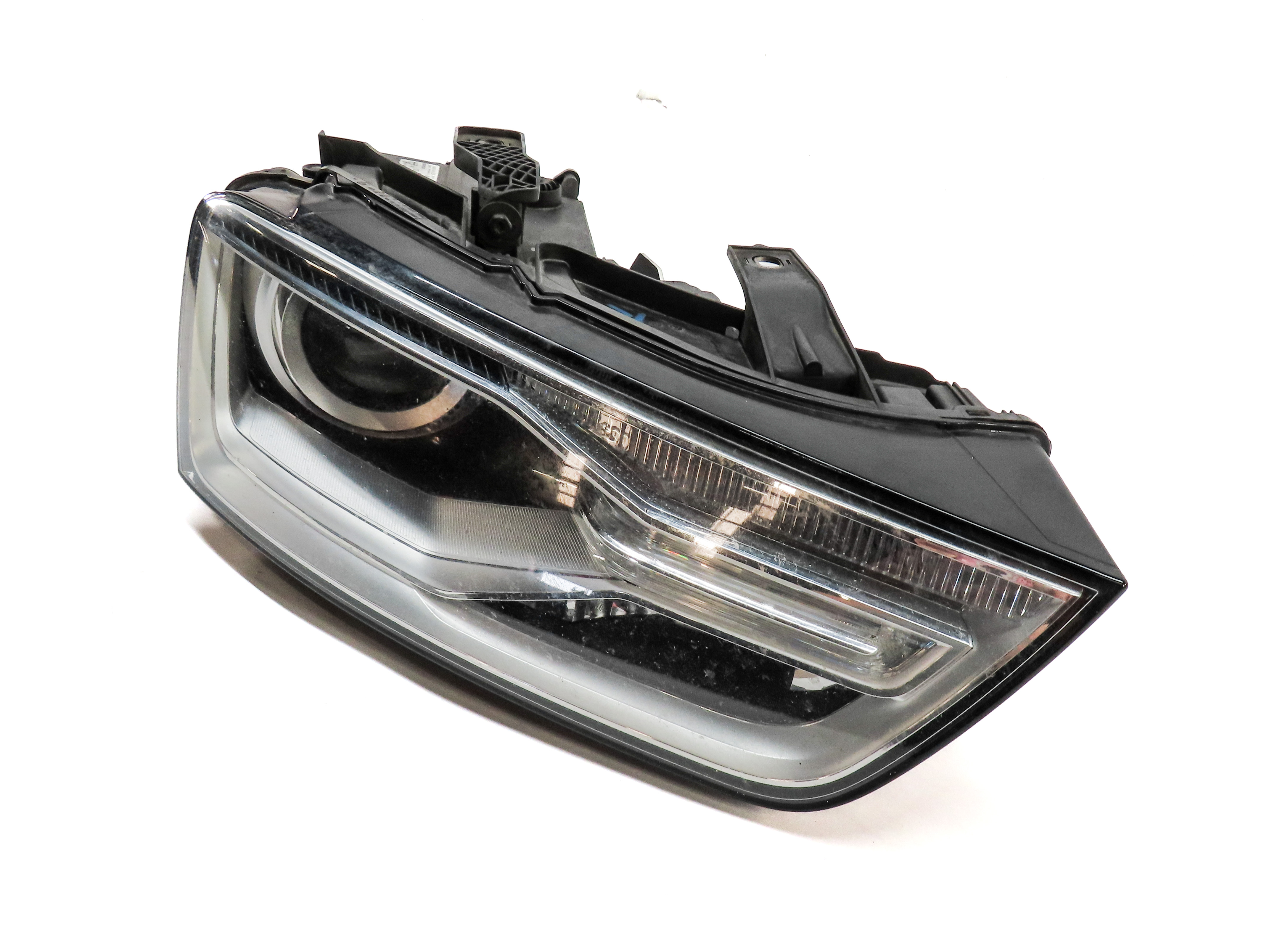 2016-2018 AUDI Q3 (8U) RIGHT PASSENGER HID XENON HEADLIGHT LIGHT LAMP (NON AFS) — exact item pictured